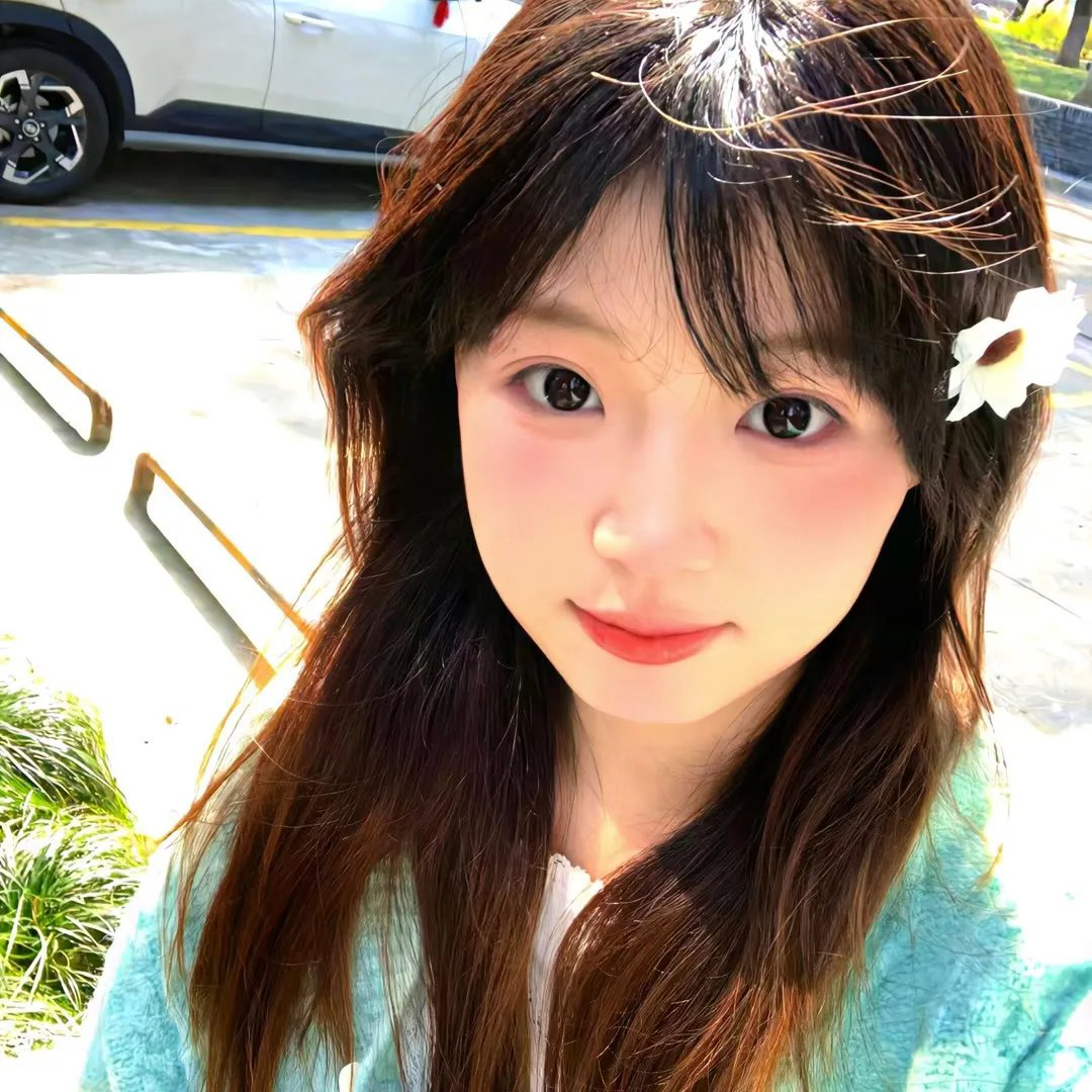 穿黑衣的女孩 封面
